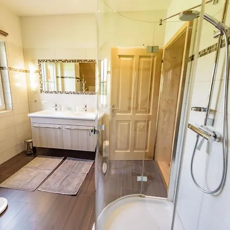 別荘 With 4 Bedrooms